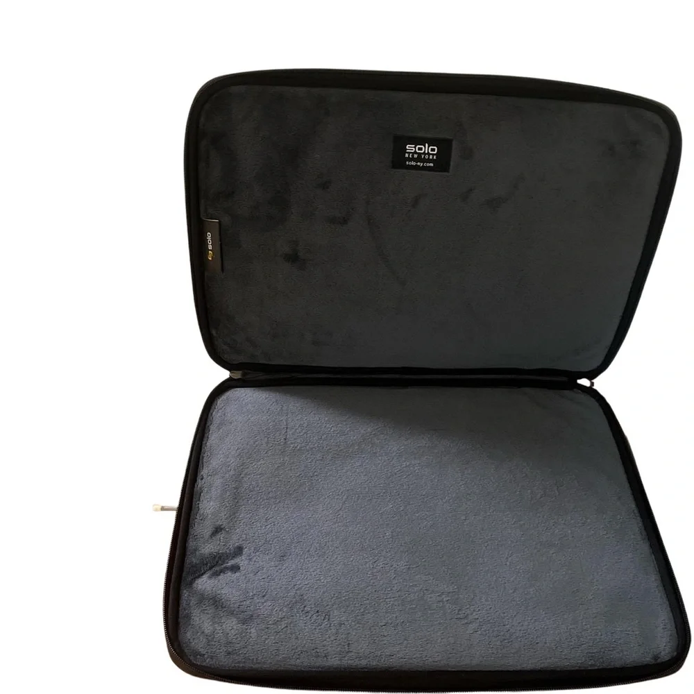 SOLO Crimson and Black Tablet Sleeve